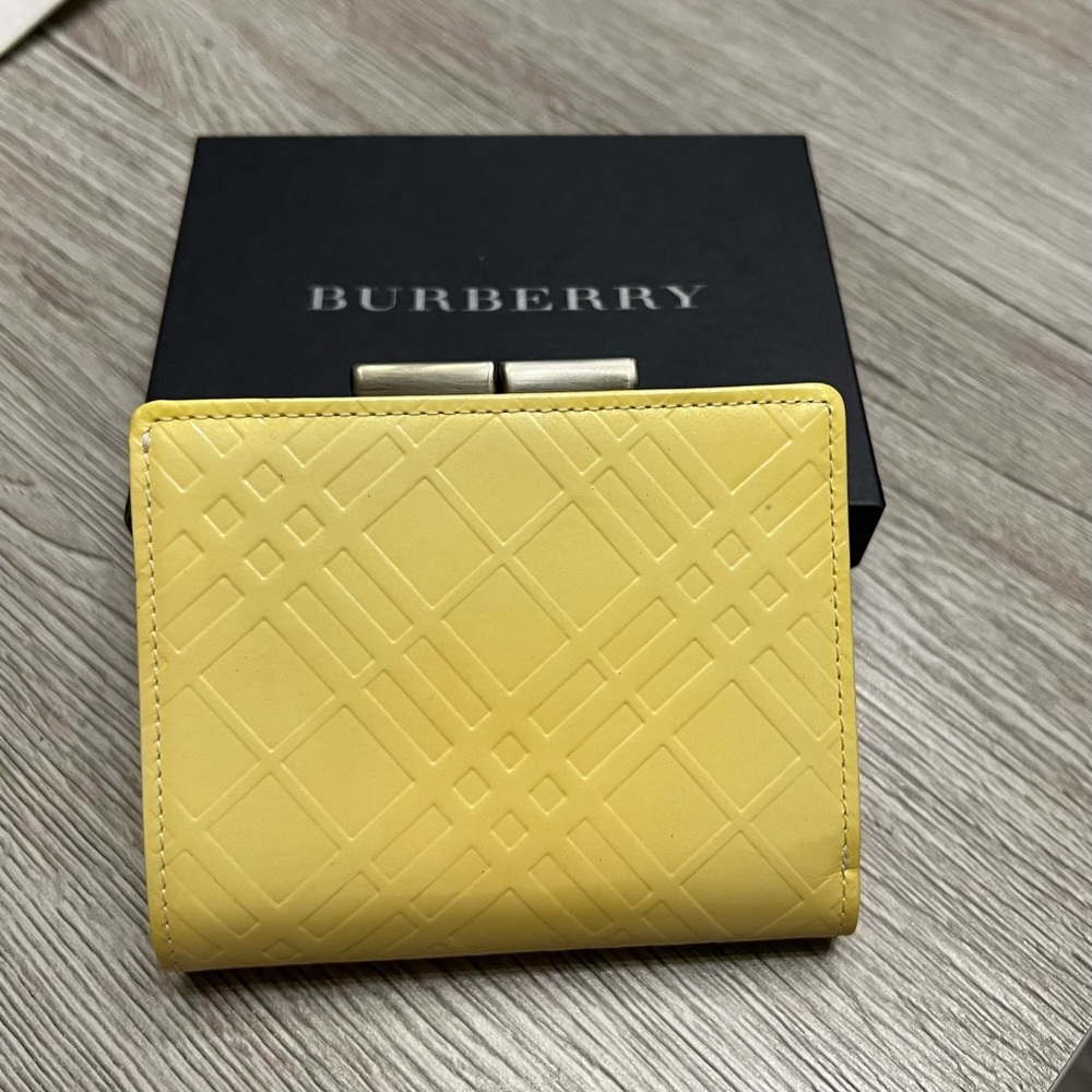 Burberry women’s wallet